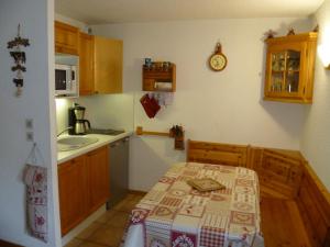 Кухня или кухненски бокс в Les Sorbiers - Appartement 5 pers - Chatel Reservation