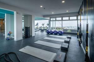 a gym with a bunch of pilates equipment in it at Met Moderno Departamento in Lima