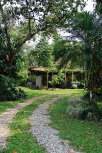 a gravel path in front of a house at Finca Turistica Moniyamena, Encuentro con la Naturaleza in Villavicencio
