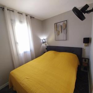 Posteľ alebo postele v izbe v ubytovaní Coquet T2 classé 2**, Narbonne Plage