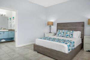 Легло или легла в стая в NEW Tropical Penthouse 2 Pools Beach 10min Walk