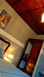 a bedroom with a bed and a mirror at RAMS ENG ROME appartement meublé in Douala