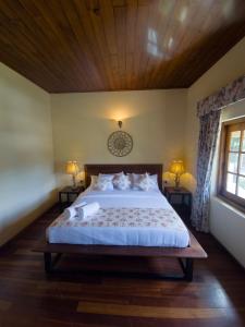 Postel nebo postele na pokoji v ubytování The Loris Manor