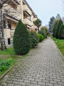 a cobblestone path in front of a building at Elisa's House, Una coccola! in Castel San Pietro Terme