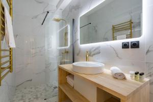 a bathroom with a sink and a mirror at Hamac Suites - Lyon le Bellecour in Lyon