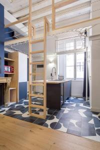 a kitchen with a loft bed in the middle of a room at Hamac Suites - Lyon le Bellecour in Lyon