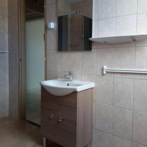 Ένα μπάνιο στο Strandi Apartmanok- Magyar Tenger +11 φωτογραφίες