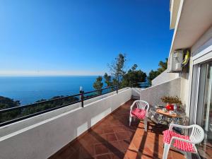 a balcony with a table and chairs and the ocean at Apartment Ralf in Ulcinj