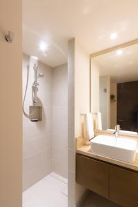 Koupelna v ubytování Santamar by Tao Beach Condos with Pool & Walk to Ocean