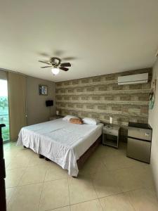 a bedroom with a bed and a ceiling fan at Casa con piscina súper bonita ! in Salinas