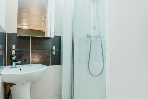 a bathroom with a sink and a shower at Appartement - Octave 29 in Le Havre