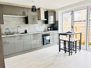 a kitchen with stainless steel appliances and a counter at Brand New 2 Bedroom Apartment with Wi-Fi Sleeps 4 - Tanzanite in Cambridge