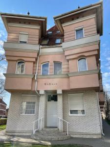 Budova, v ktorej sa apartmán nachádza
