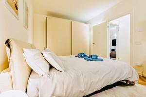 a bedroom with a bed with blue towels on it at residenza luxury in pieno centro storico in Iseo