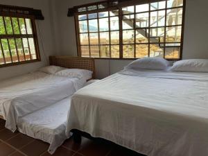 Postel nebo postele na pokoji v ubytování Casa Isla en la Represa de Prado