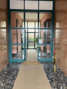 The facade or entrance of La Milanese, Appartamento Moderno con Balcone - Metro Isola a 2 min