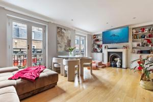 Aristocratic Mews in Little Venice