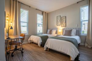 Ένα ή περισσότερα κρεβάτια σε δωμάτιο στο Elegant, Spacious 3BR 2B Apt Perfect for Long Stays +63 φωτογραφίες