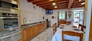 Kuchyň nebo kuchyňský kout v ubytování Villa Gondomil + 11 fotografií