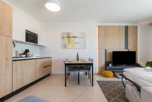 Et tv og/eller underholdning på Apartment Azur with Sea View