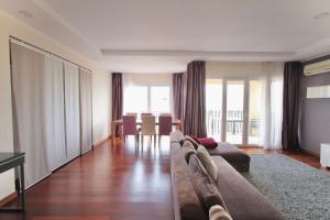 Gallery image of Your Deluxe Home in Cosmopolis in Creţuleasca +25 photos