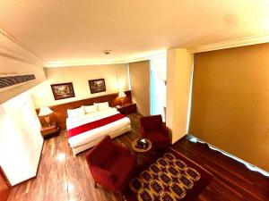 Voodi või voodid majutusasutuse King Suites Hotel toas