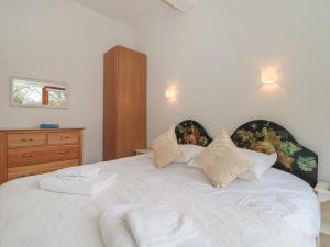 a bedroom with a white bed with towels on it at Russet in Martin