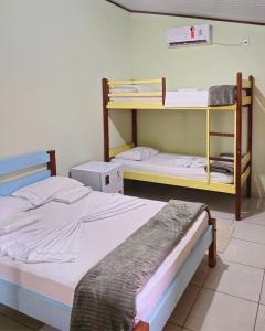 Μία ή περισσότερες κουκέτες σε δωμάτιο στο Bonito HI Hostel e Pousada