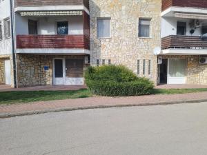 Budova, v ktorej sa apartmán nachádza
