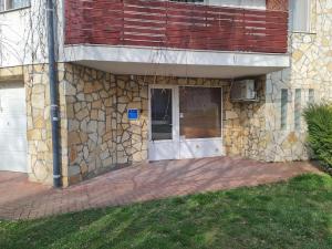 Budova, v ktorej sa apartmán nachádza