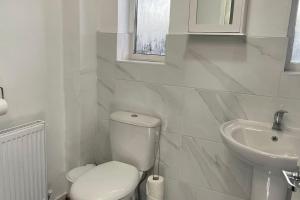 a white bathroom with a toilet and a sink at M6 Jct 10 Contractor Ready Nr Willenhall Walsall in Willenhall +5 photos