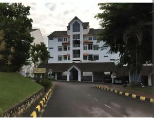 a large white building on the side of a street at Bukit Tinggi Fuchsia Hillhomes in Bukit Tinggi
