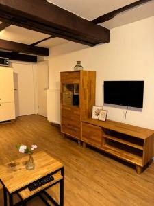 a living room with a flat screen tv and a table at PrimeBnb Bad Hersfeld in Bad Hersfeld