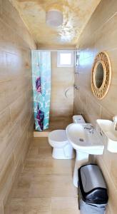 Et badeværelse på Lazy Lounge Apartments