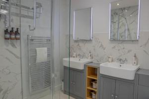 Bridgeside Rooms tesisinde bir banyo