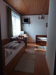 a bedroom with a bed and a window and a desk at Pension Welserhof in Wilfersdorf