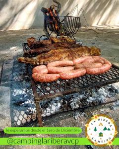 a bunch of meat and sausages cooking on a grill at La Ribera Hotel Dormis Camping in Villa Carlos Paz