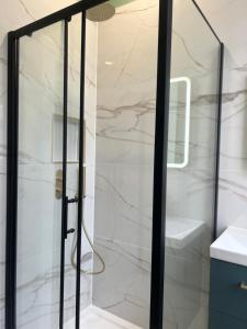 Et badeværelse på North Coast Boutique Apartment + 8 billeder