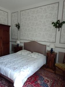 Een bed of bedden in een kamer bij Maison de campagne