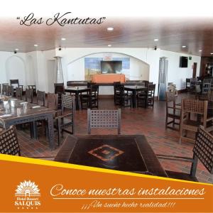 um restaurante com mesas e cadeiras num quarto em HOTEL RESORT SALQUIS em La Paz