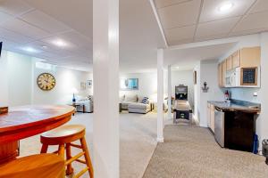 a room with a kitchen and a living room at 12 Doolin Ln in Rehoboth Beach