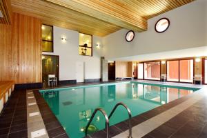 a large swimming pool in a large room at Résidence Prestige Odalys La Cascade - Les Epinettes in Vaujany