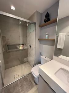 a bathroom with a shower and a toilet and a sink at Flat particular Alto Padrão Al Santos 981 - Internacional Paulista Rooftop The View in São Paulo