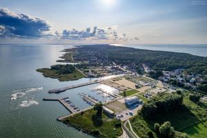 an aerial view of a marina on a lake at GoldenApart Apartamenty- 2 sypialnie in Krynica Morska