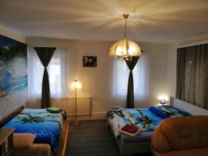 Katil atau katil-katil dalam bilik di Penzion JURA