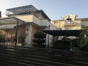 Budova, kde se vila nachází