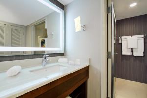 Vannituba majutusasutuses Courtyard by Marriott Cocoa Beach Cape Canaveral