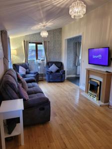 TV/trung tâm giải trí tại Elckys HOT TUB Holiday Lodge York