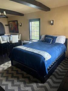 a bedroom with a large blue bed in a room at Junior Suite in Los Gatos