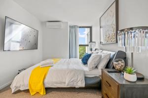 a bedroom with a bed and a desk and a window at StayAU Modern 2BR Townhouse w/ pool in Oakleigh +36 photos